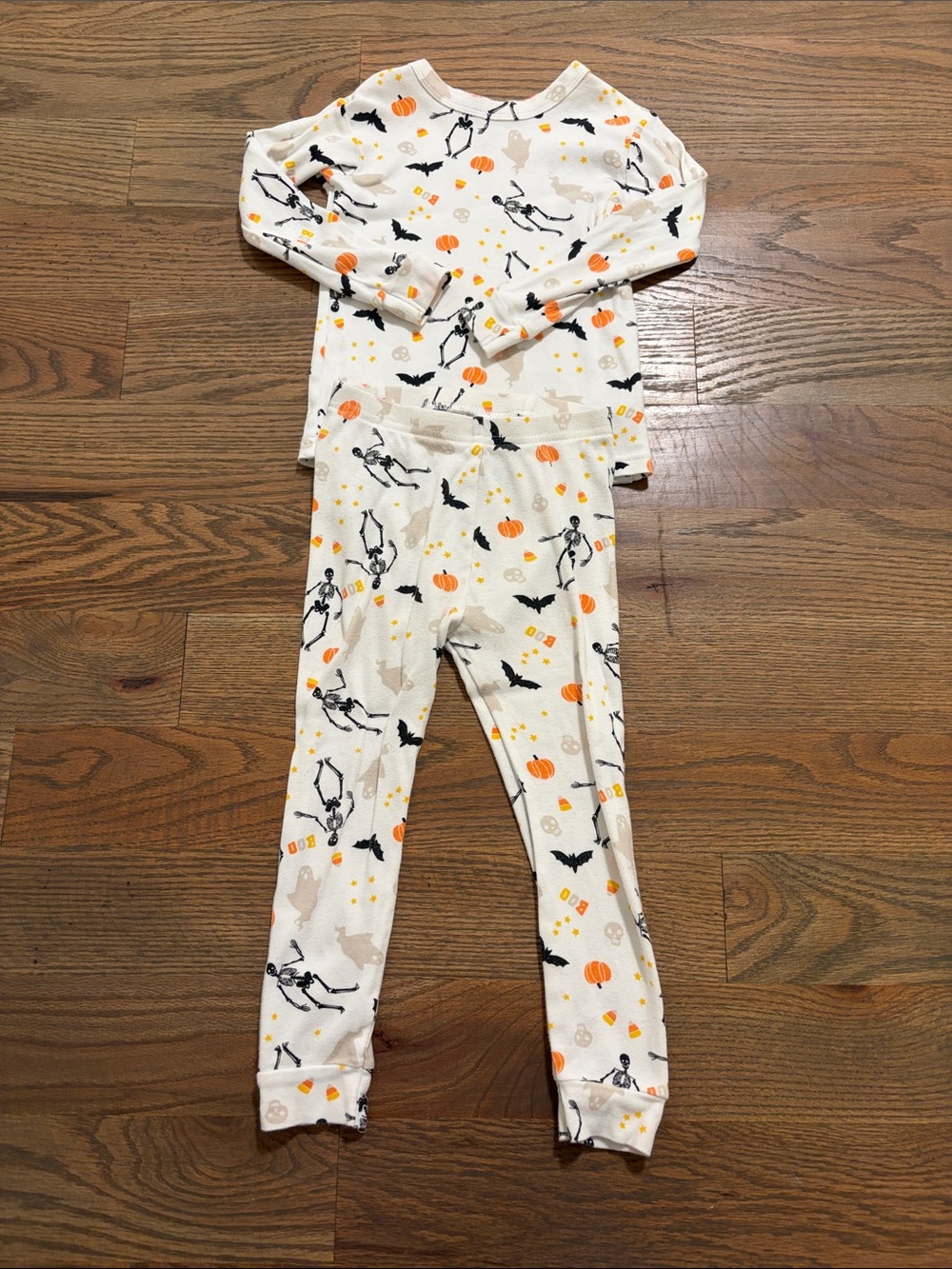 GAP White Halloween Skeleton & Pumpkin Pajama Set size 3T EUC